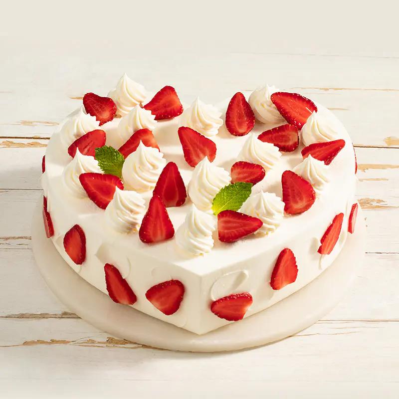 Sweet Heart Strawberry Cake