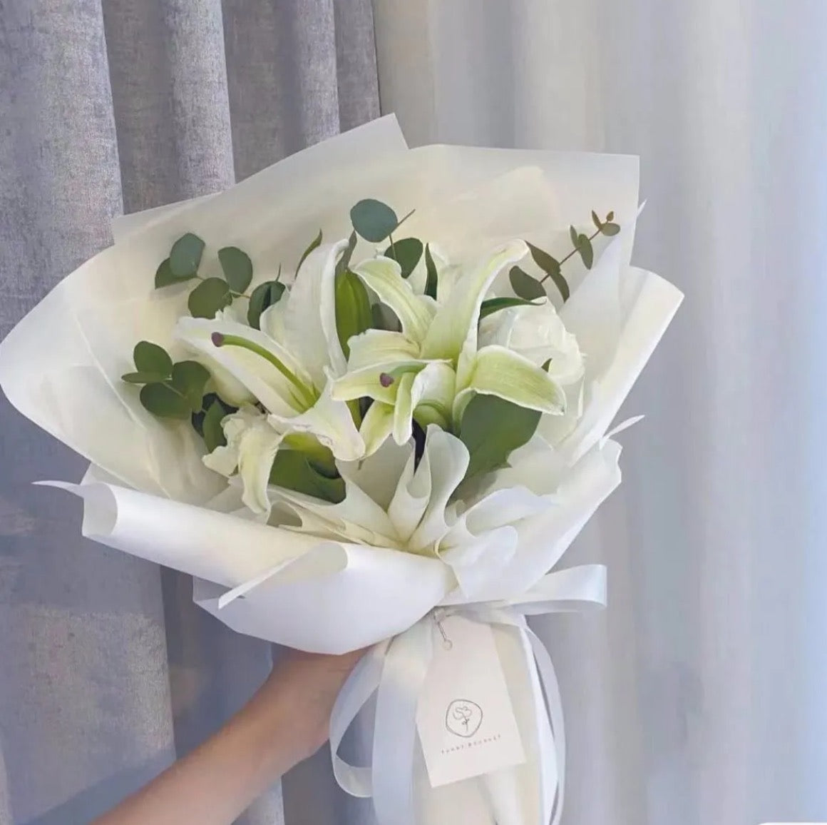 3 Lilies Flower Bouquet