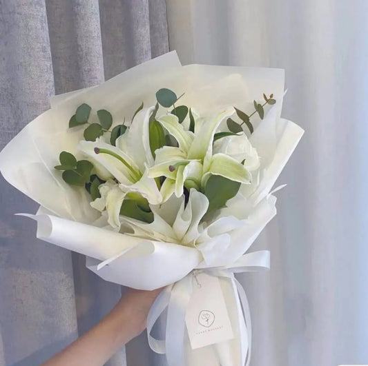 3 Lilies Flower Bouquet