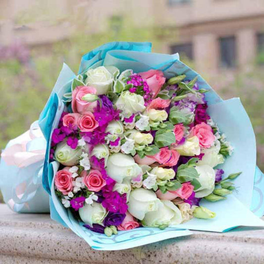 Miss you(
A selection of 11 premium white roses and  Diana roses


-