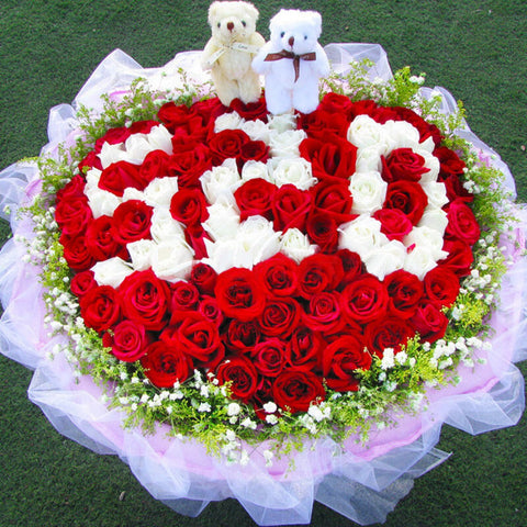 Love by your side(
99 mixed roses (red + white))
