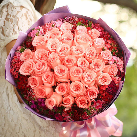 Beautiful meet(
Selection of 33 Diana Roses)