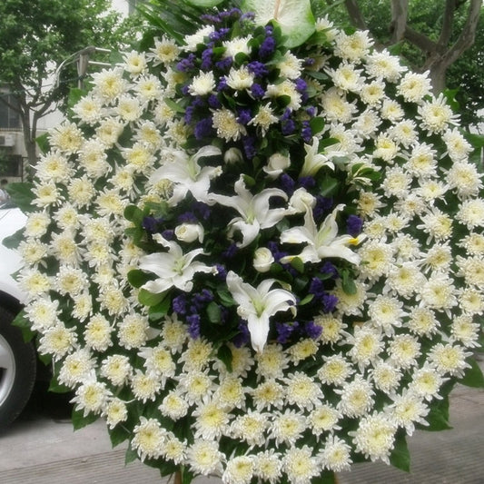 Missing heart(
6 white lilies-