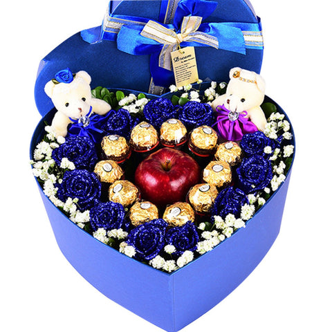 My little apple(
11 blue roses, 11 Ferrero chocolates, 1 red apple, 2 cute bears)