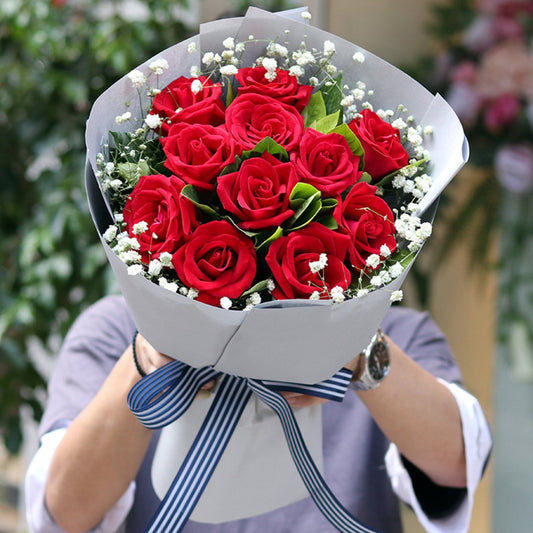 Sweet as honey(11 red roses)
