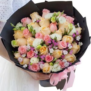 Just like seeing you for the first time(
A mix of 33 Diana and champagne roses-