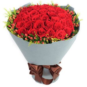 Mark of love (33 red roses with plump interleaved red beans)