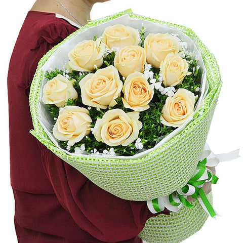 Beautiful and good mood(
Selection of 11 champagne roses)