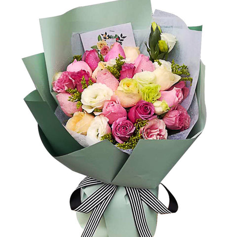 From one end(
6 champagne roses, 6 Diana pink roses, 7 awakening pink roses)