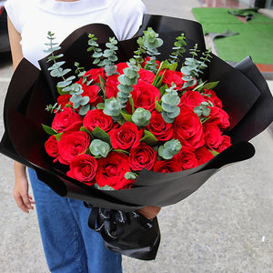 Responsible for loving you(
33 red roses)
