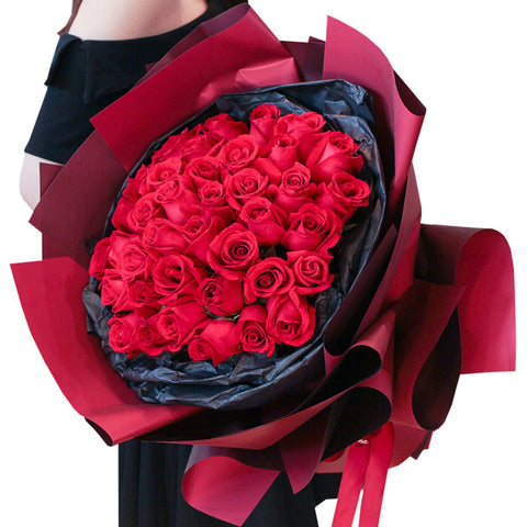 Patron saint of love(
52 red roses


-