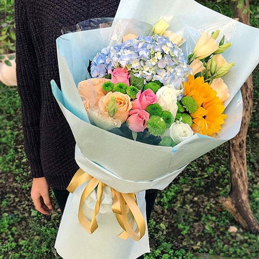 love song(
3 Diana, 3 Champagne Roses and 2 White Roses-
