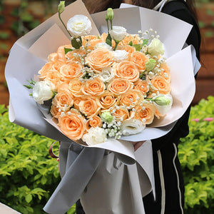 Happiness blooms(
33 champagne roses-