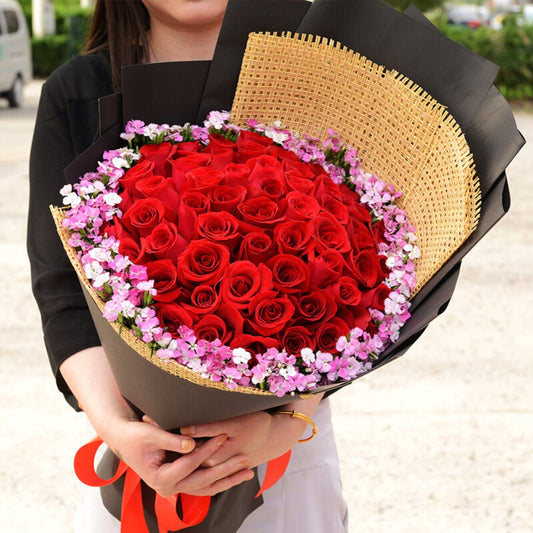 Deep feeling of love(33 red roses)