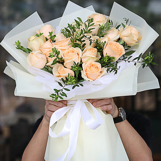 Happiness is coming(19 champagne roses with appropriate)