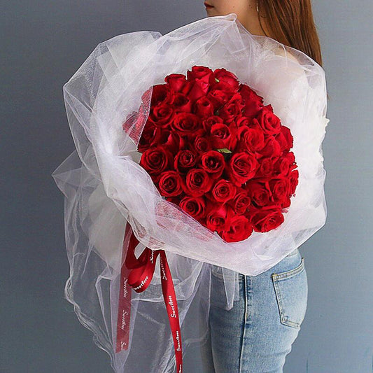 Prague Love(33 fine red roses)