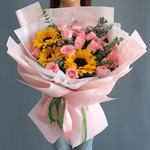 Fanghua Zhengmao(
21 Diana pink roses + 3 sunflowers-