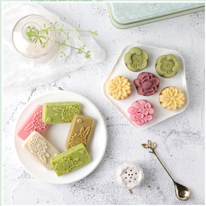 CNY Gift box(hamper) Traditional food: sweet scented osmanthus and mung bean cake- 2-4days delivery