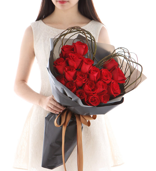 19 red roses, small heart-shaped small architecture to China (2306094399588)
