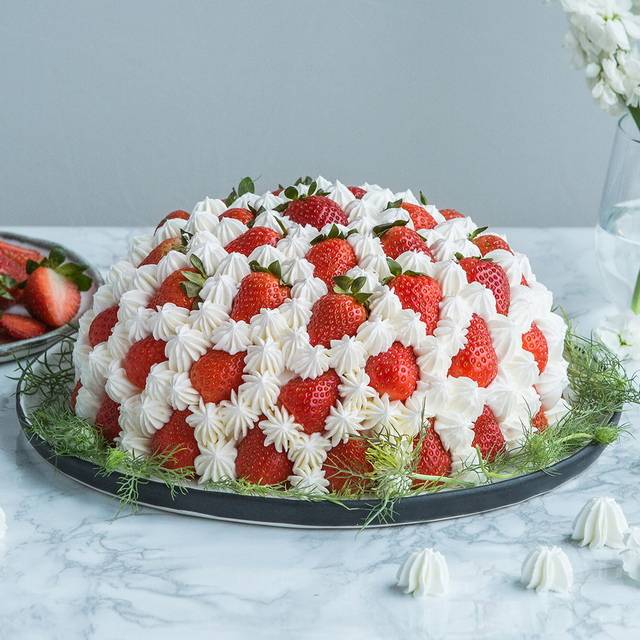 Circular Strawberry & Cream Cake To China